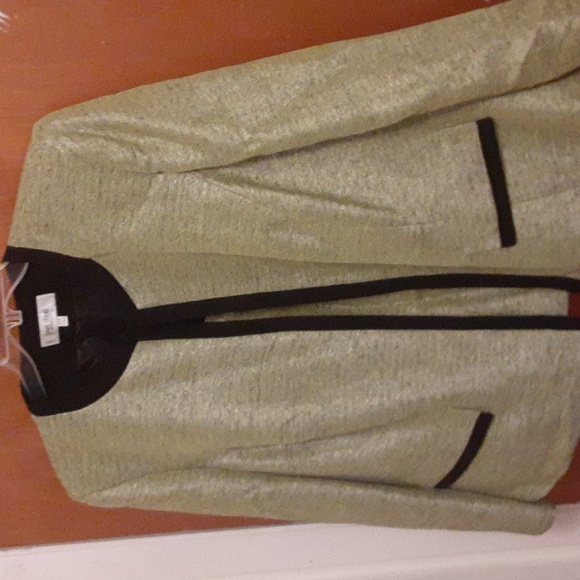 Plus size suit jacket and blouse - Picture 4 of 4